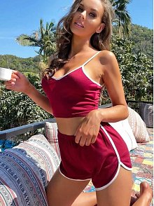 Kadın Bordo Askılı Crop Top Ve Şortlu Gecelik Takım – Modern, Konforlu Ve Günlük Kombinlere Uygun