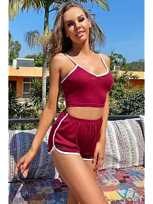 Kadın Bordo Askılı Crop Top Ve Şortlu Gecelik Takım – Modern, Konforlu Ve Günlük Kombinlere Uygun