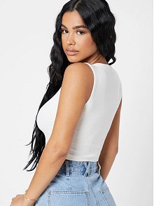 Kadın Beyaz Kare Yaka Crop Top Bluz – Şık, Rahat Ve Kolay Kombinlenebilir