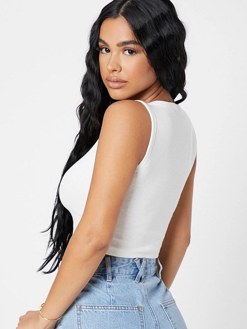 Kadın Beyaz Kare Yaka Crop Top Bluz – Şık, Rahat Ve Kolay Kombinlenebilir