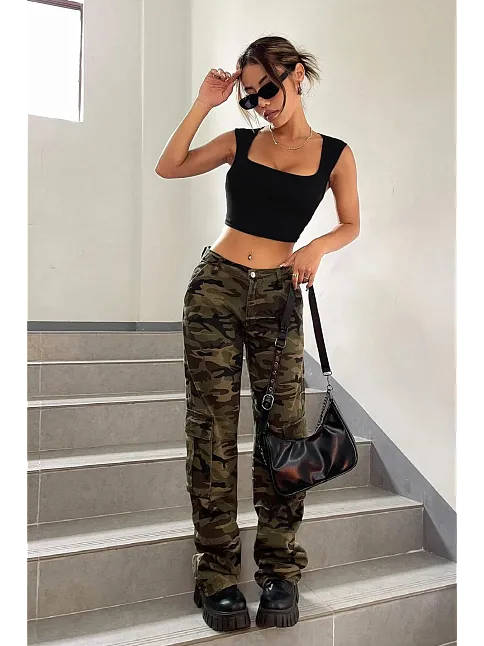 Kadın Siyah Kare Yaka Kalınlaşan Omuz Detaylı Crop Top Bluz