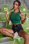 Kadın Yeşil Kare Yaka Crop Top Bluz – Şık, Rahat Ve Kolay Kombinlenebilir