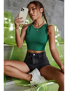 Kadın Yeşil Kare Yaka Crop Top Bluz – Şık, Rahat Ve Kolay Kombinlenebilir