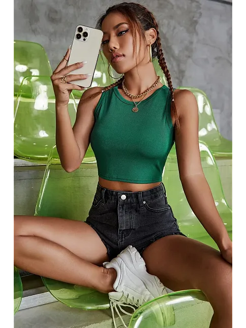 Kadın Yeşil Kare Yaka Crop Top Bluz – Şık, Rahat Ve Kolay Kombinlenebilir