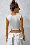 Kadın Beyaz Kare Yaka Kalınlaşan Omuz Detaylı Crop Top Bluz – Şık, Rahat Ve Kolay Kombinlenebilir