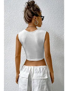 Kadın Beyaz Kare Yaka Kalınlaşan Omuz Detaylı Crop Top Bluz – Şık, Rahat Ve Kolay Kombinlenebilir