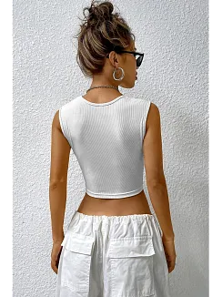 Kadın Beyaz Kare Yaka Kalınlaşan Omuz Detaylı Crop Top Bluz – Şık, Rahat Ve Kolay Kombinlenebilir