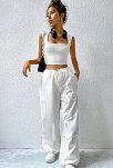 Kadın Beyaz Kare Yaka Kalınlaşan Omuz Detaylı Crop Top Bluz – Şık, Rahat Ve Kolay Kombinlenebilir