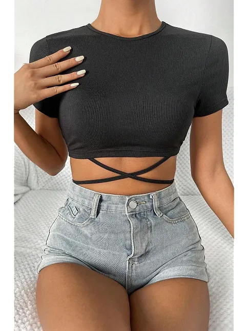 Kadın Siyah Yarım Kol Çapraz Bağlamalı Crop Top Bluz – Şık, Rahat Ve Kolay Kombinlenebilir