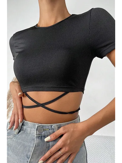 Kadın Siyah Yarım Kol Çapraz Bağlamalı Crop Top Bluz – Şık, Rahat Ve Kolay Kombinlenebilir