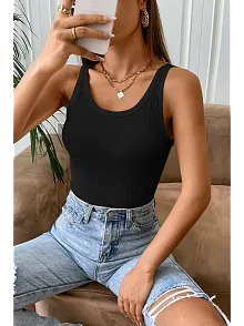 Kadın Siyah Kolsuz Kalın Askılı Uzun Crop Top Bluz & Atlet – Şık, Rahat Ve Kolay Kombinlenebilir
