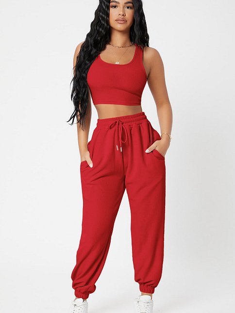Kadın Kırmızı Kaşkorse Cepli Jogger Eşofman Altı Ve Crop Top Bluz – Şık, Rahat Ve Kolay Kombinlenebilir