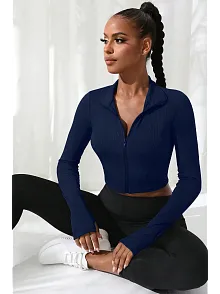 Kadın Lacivert Uzun Kol Fermuarlı Parmak Geçme Detaylı Dik Yaka Crop Top Bluz – Şık, Rahat Ve Kolay Kombinlenebilir