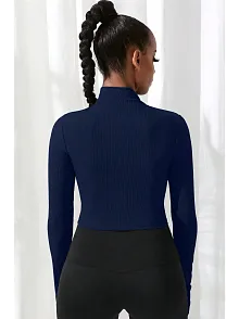 Kadın Lacivert Uzun Kol Fermuarlı Parmak Geçme Detaylı Dik Yaka Crop Top Bluz – Şık, Rahat Ve Kolay Kombinlenebilir
