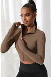 Kadın Kahverengi Uzun Kol Fermuarlı Parmak Geçme Detaylı Dik Yaka Crop Top Bluz – Şık, Rahat Ve Kolay Kombinlenebilir