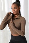 Kadın Kahverengi Uzun Kol Fermuarlı Parmak Geçme Detaylı Dik Yaka Crop Top Bluz – Şık, Rahat Ve Kolay Kombinlenebilir