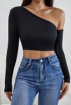 Kadın Siyah Tek Omuz Detaylı Uzun Kol Crop Top Bluz – Şık, Rahat Ve Kolay Kombinlenebilir