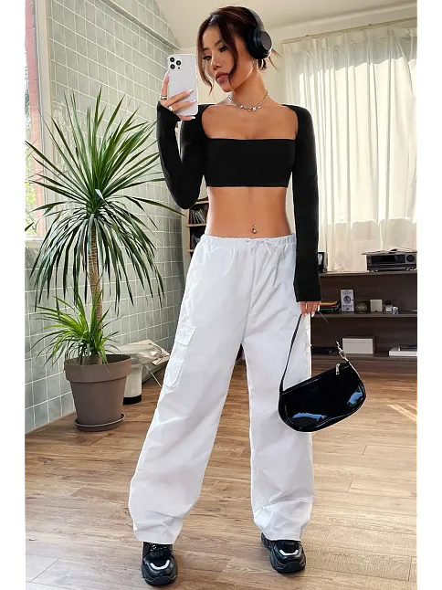 Kadın Siyah Uzun Kol Göğüs Ve Sırt Dekolteli Crop Top Bluz – Şık, Rahat Ve Kolay Kombinlenebilir