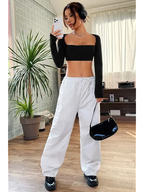 Kadın Siyah Uzun Kol Göğüs Ve Sırt Dekolteli Crop Top Bluz – Şık, Rahat Ve Kolay Kombinlenebilir