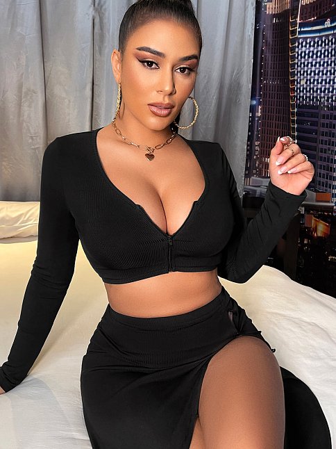 Kadın Siyah Uzun Kol Göğüs Ve Göbek Dekolteli Fermuarlı Crop Top Bluz – Şık, Rahat Ve Kolay Kombinlenebilir