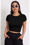 Kadın Siyah Yuvarlak Yaka Yarım Kol Crop Top Bluz – Şık, Rahat Ve Kolay Kombinlenebilir