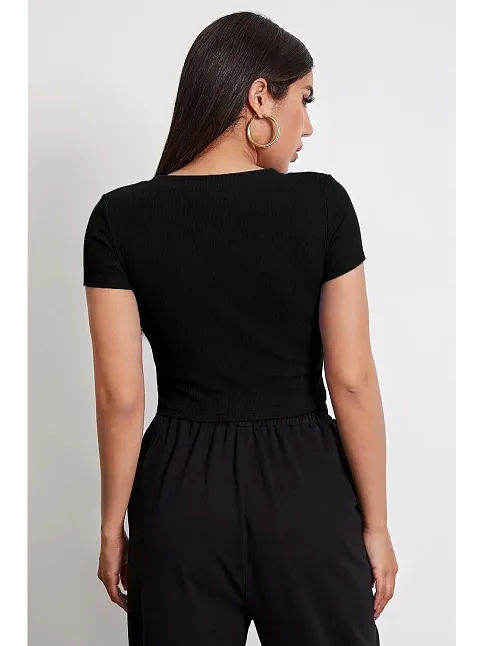 Kadın Siyah Yuvarlak Yaka Yarım Kol Crop Top Bluz – Şık, Rahat Ve Kolay Kombinlenebilir