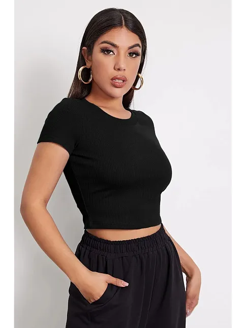 Kadın Siyah Yuvarlak Yaka Yarım Kol Crop Top Bluz – Şık, Rahat Ve Kolay Kombinlenebilir