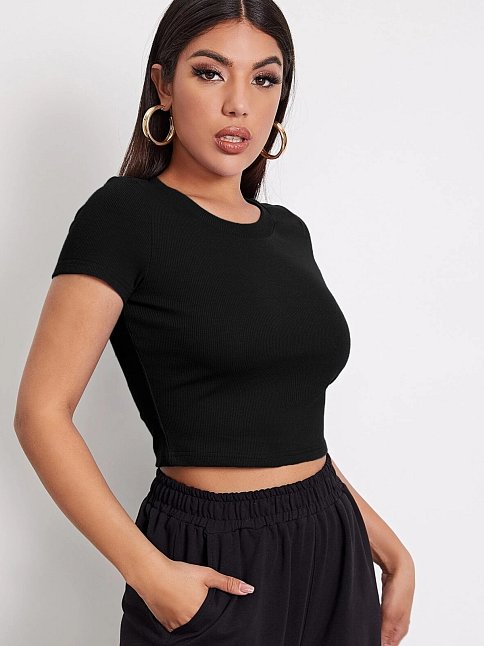 Kadın Siyah Yuvarlak Yaka Yarım Kol Crop Top Bluz – Şık, Rahat Ve Kolay Kombinlenebilir