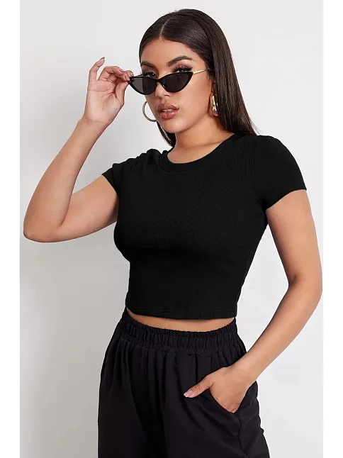 Kadın Siyah Yuvarlak Yaka Yarım Kol Crop Top Bluz – Şık, Rahat Ve Kolay Kombinlenebilir