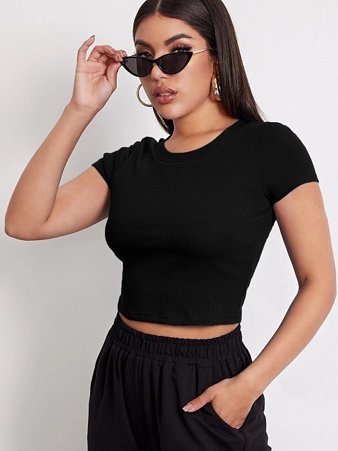 Kadın Siyah Yuvarlak Yaka Yarım Kol Crop Top Bluz – Şık, Rahat Ve Kolay Kombinlenebilir