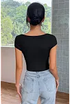 Kadın Siyah Kare Yaka Yarım Kol Göğüs Dekolteli Crop Top Bluz – Şık, Rahat Ve Kolay Kombinlenebilir