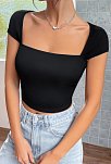 Kadın Siyah Kare Yaka Yarım Kol Göğüs Dekolteli Crop Top Bluz – Şık, Rahat Ve Kolay Kombinlenebilir