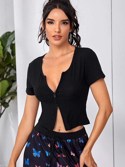 Kadın Siyah Çift Fermuarlı Yarım Kol Crop Top Bluz – Şık, Rahat Ve Kolay Kombinlenebilir