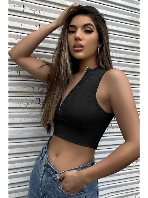 Kadın Siyah Yarım Fermuarlı Sıfır Kol Crop Top Bluz – Şık, Rahat Ve Kolay Kombinlenebilir