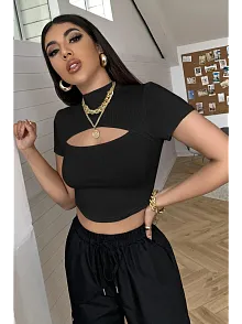 Kadın Siyah Göğüs Dekolteli Yarım Kollu Cut Out Crop Top Bluz – Şık, Rahat Ve Kolay Kombinlenebilir