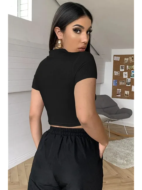 Kadın Siyah Göğüs Dekolteli Yarım Kollu Cut Out Crop Top Bluz – Şık, Rahat Ve Kolay Kombinlenebilir