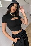 Kadın Siyah Göğüs Dekolteli Yarım Kollu Cut Out Crop Top Bluz – Şık, Rahat Ve Kolay Kombinlenebilir