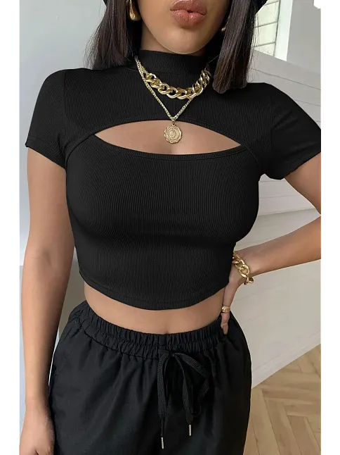 Kadın Siyah Göğüs Dekolteli Yarım Kollu Cut Out Crop Top Bluz – Şık, Rahat Ve Kolay Kombinlenebilir