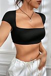 Kadın Siyah Sırt Dekolteli Ve Boyundan Bağlamalı Yarım Kol Crop Top Bluz – Şık, Rahat Ve Kolay Kombinlenebilir