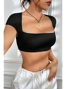 Kadın Siyah Sırt Dekolteli Ve Boyundan Bağlamalı Yarım Kol Crop Top Bluz – Şık, Rahat Ve Kolay Kombinlenebilir