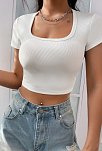 Kadın Beyaz Yarım Kol Düz Yaka Crop Top Bluz – Şık, Rahat Ve Kolay Kombinlenebilir