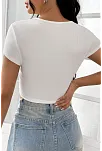 Kadın Beyaz Yarım Kol Düz Yaka Crop Top Bluz – Şık, Rahat Ve Kolay Kombinlenebilir