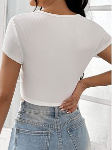 Kadın Beyaz Yarım Kol Düz Yaka Crop Top Bluz – Şık, Rahat Ve Kolay Kombinlenebilir