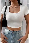 Kadın Beyaz Yarım Kol Düz Yaka Crop Top Bluz – Şık, Rahat Ve Kolay Kombinlenebilir