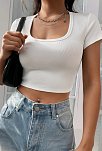 Kadın Beyaz Yarım Kol Düz Yaka Crop Top Bluz – Şık, Rahat Ve Kolay Kombinlenebilir