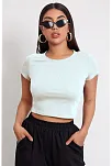 Kadın Beyaz Yuvarlak Yaka Yarım Kol Crop Top Bluz