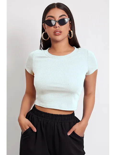 Kadın Beyaz Yuvarlak Yaka Yarım Kol Crop Top Bluz