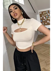 Kadın Ekru Göğüs Dekolteli Yarım Kollu Cut Out Crop Top Bluz – Şık, Rahat Ve Kolay Kombinlenebilir