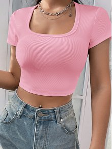 Kadın Pembe Yarım Kol Düz Yaka Crop Top Bluz – Şık, Rahat Ve Kolay Kombinlenebilir