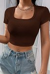 Kadın Kahverengi Yarım Kol Düz Yaka Crop Top Bluz – Şık, Rahat Ve Kolay Kombinlenebilir